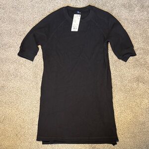 Uniqlo Men's Long Sleeve Black Tee